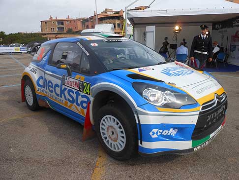 Rally WRC - LItaliano Luca Pedersoli, decimo con la Citroen DS3 WRC sul traguardo al Rally WRC in Sardegna. Foto by Automania